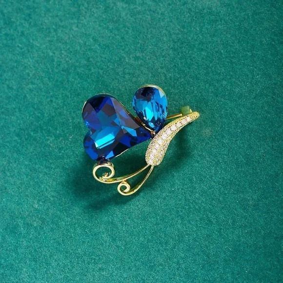 VQ Butterfly Brooch - Picture 4 of 8